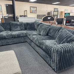 New L Shape Super Soft Sectional. Delivery & Set Up Available  Comes In Gray Beige Or Black Color