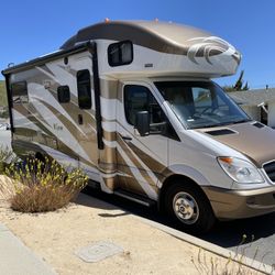 2014 Winnebago 24J