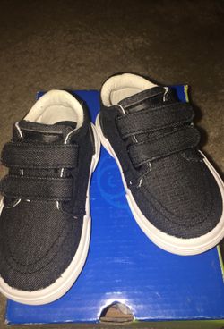Toddler shoes, size 5