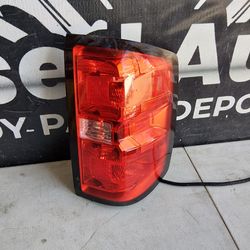 14-18  SILVERADO RH TAILLIGHT