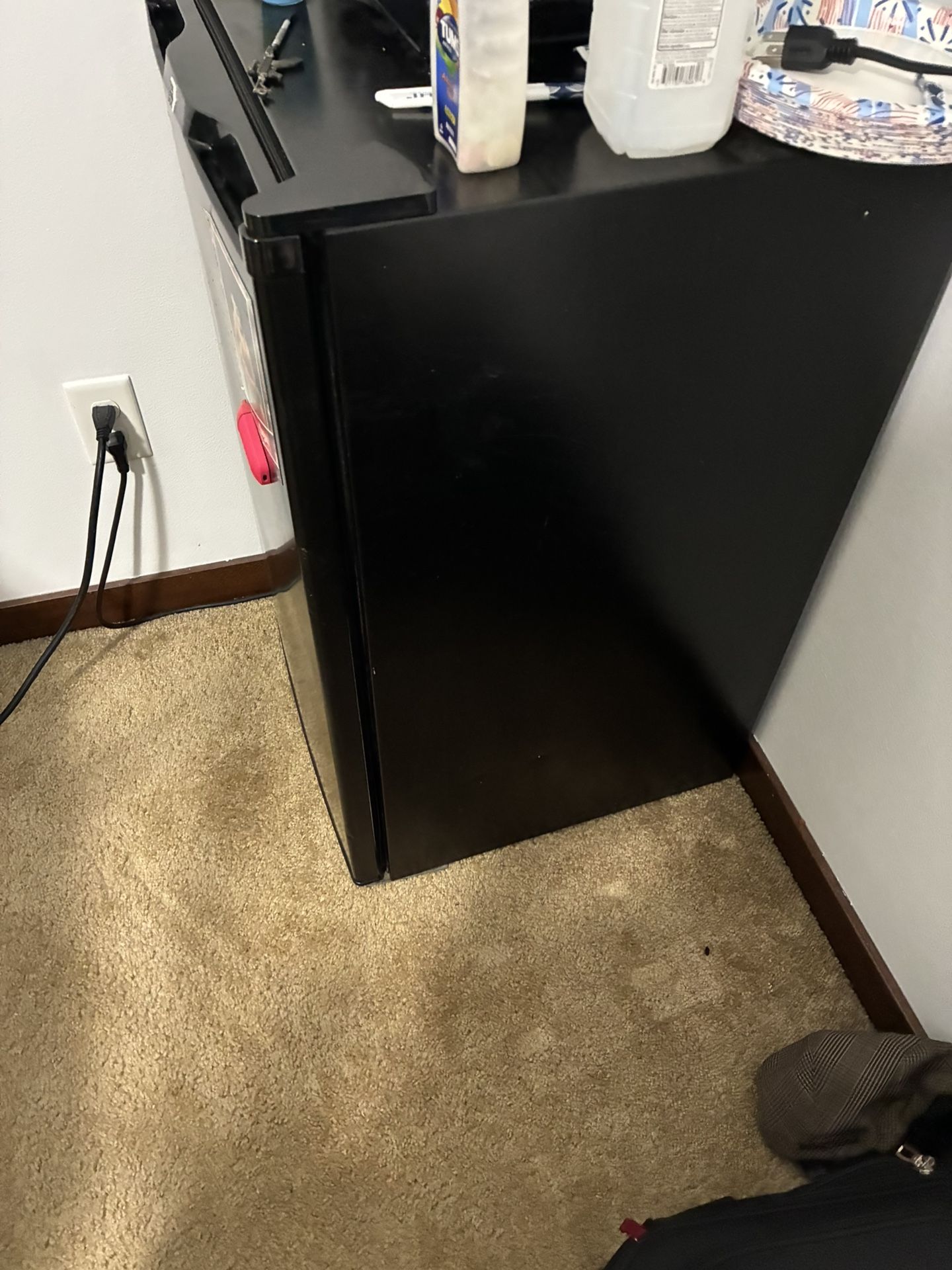 Mini Fridge (with Small Freezer)