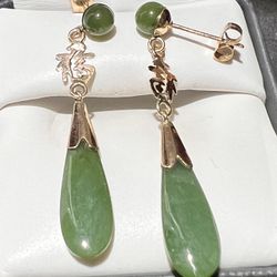 BEAUTIFUL VINTAGE 14K GOLD WITH JADE  EARRINGS 