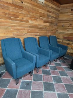 4 ARMCHAIRS