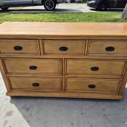 Dresser 7 drawers 