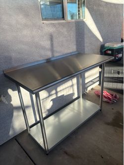 Stainless steel prep table