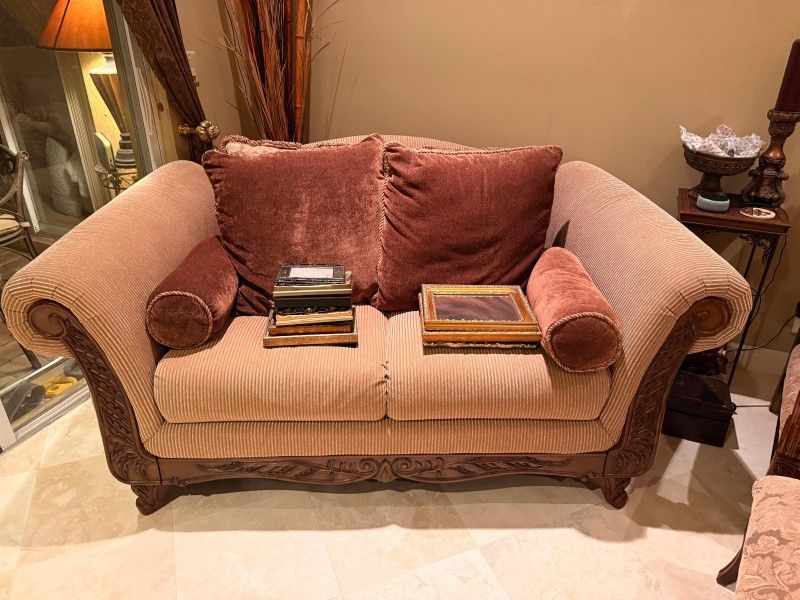 Elegant Traditional Sofa & Loveseat Set – Solid Wood Carved Frame – Excellent Condition