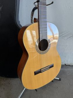 RARE Vintage Toyota Classical Nylon String Guitar With Hard Case