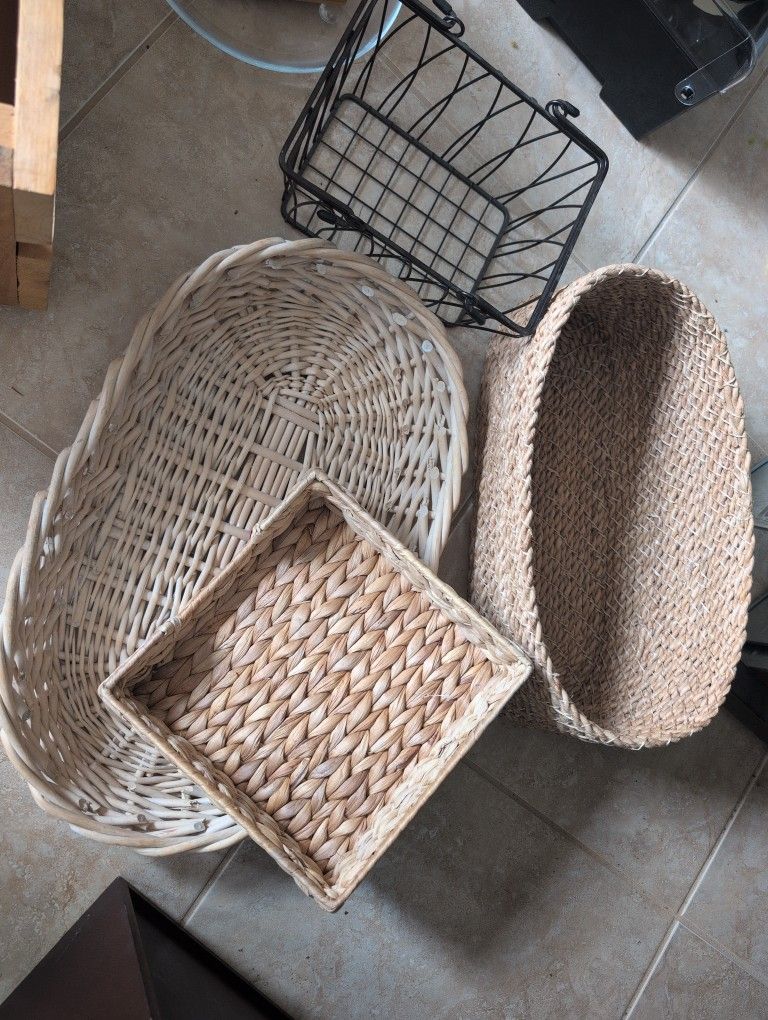 Assortment Of 4 Baskets