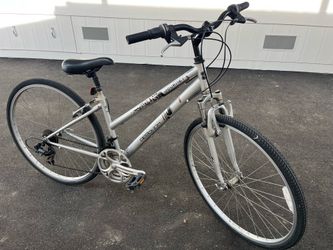 good bike everything work good tires size 28 fast bike