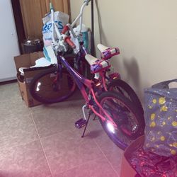 DOUBLE TAKE 2 Girls Bike Like New 