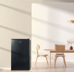 Galanz Mini Fridge Clean in excellent condition