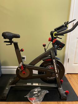 Schwinn IC4 exercise bike (w/ upgraded seat + bike mat)