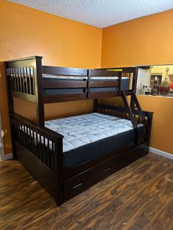 Bunk Bed Full - Twin mattress included  New in a box.      Litera nueva en venta Full -Twin Colchones Incluidos