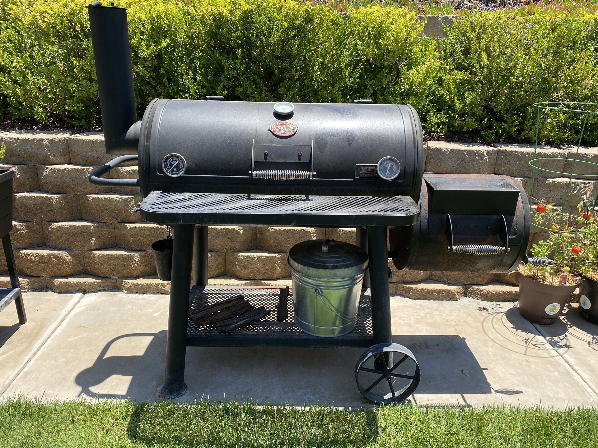 Char Griller XD Series Offset Smoker and Charcoal grill for Sale in El