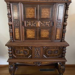 Rockford West End Furniture Company, Oakwood Hutch