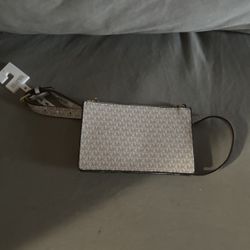 Michael Kors Pouch