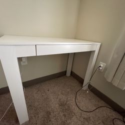 White Desk - Compact and Stylish (39” W x 19.5” D x 30” H)