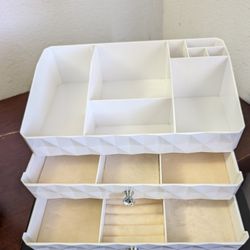 Makeup organizer