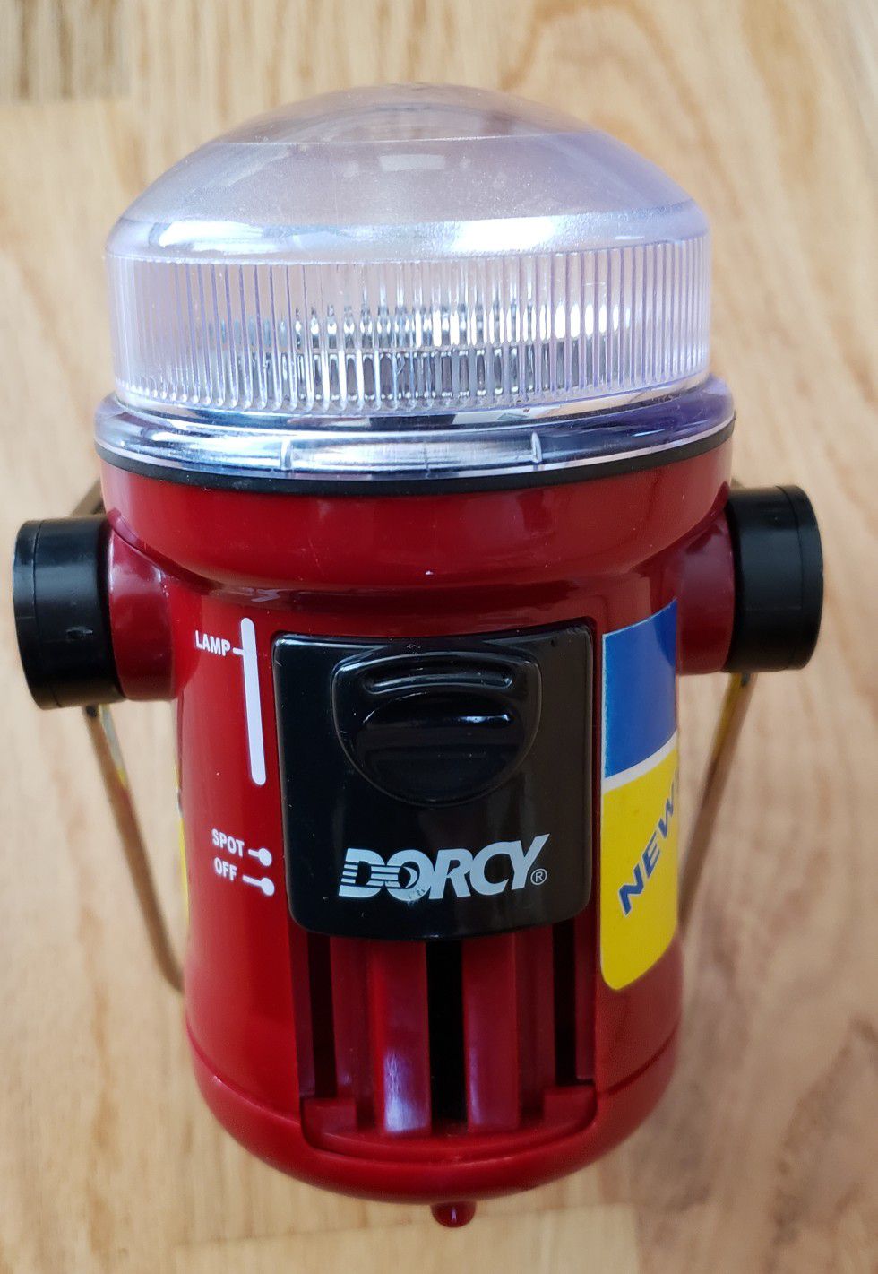 Dorcy- Portable, Focusing Area Lamp with Multi-Purpose Handle (requires 4 AA batteries)
