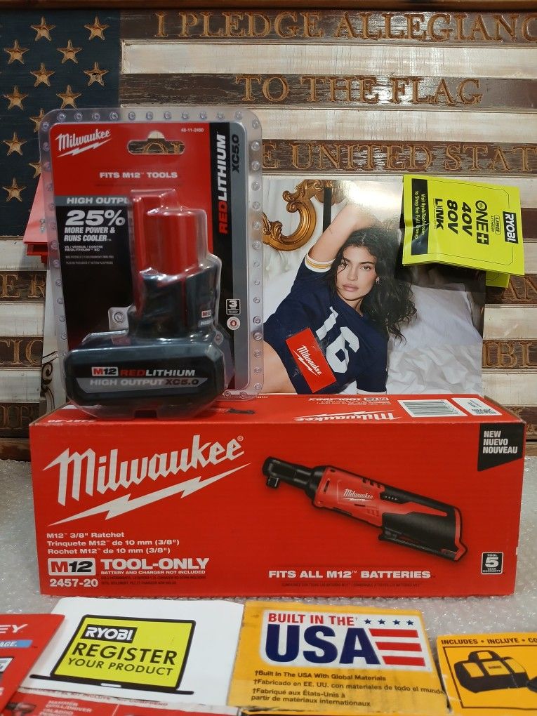 NEW MILWAUKEE M12 RATCHET AND BATTERY