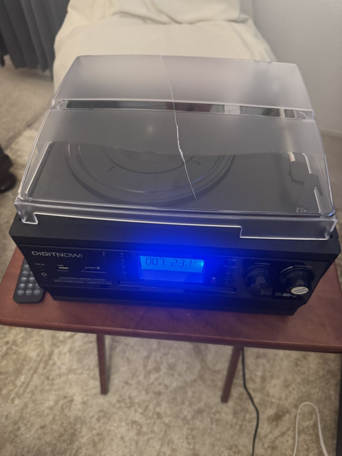 Brand New Digitalnow CDTurntable Cassette Aux In Radio Player . Cracked Lid $60 Original Price $264