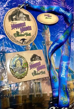 Disneyland Happiest Haunts Tour The Villains Trail Lanyard Button Pin Old Hag
