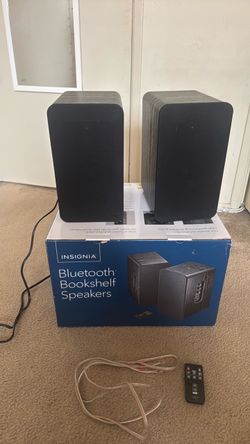 Insignia Bluetooth Bookshelf Speakers with Remote & Box - Works Great