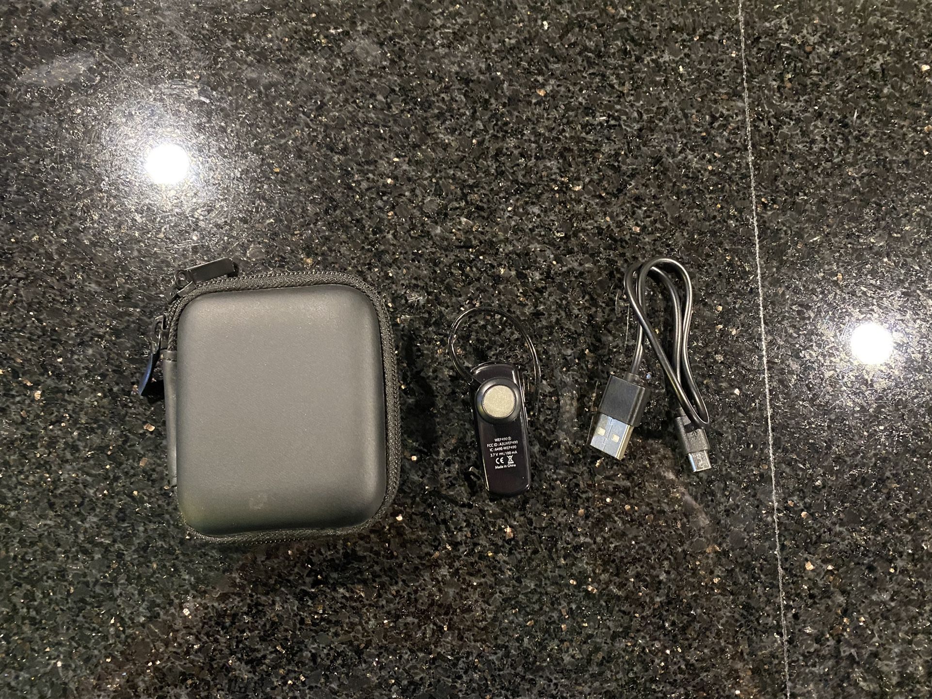 Samsung WEP490 Bluetooth Headset Black with Case & Charger Cable