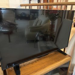 35 INCH ROKU TV