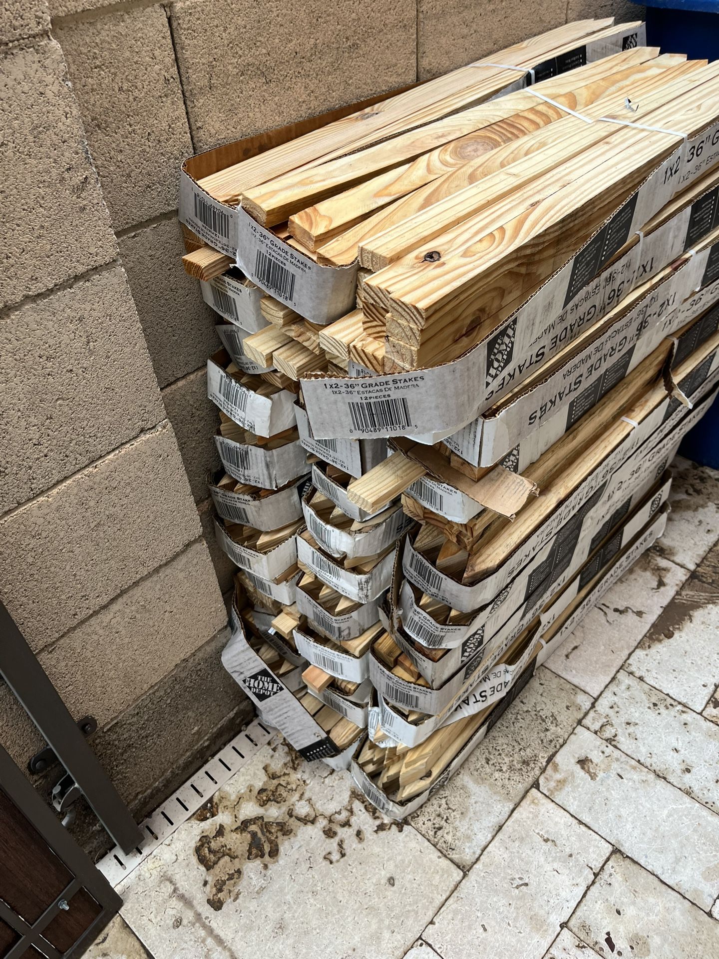 New 12pk Landscape Stakes