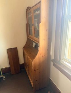 Cabinet/Hutch