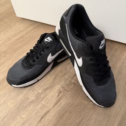 Men's Nike Air Max 90 Black & White, Size 10.5,
