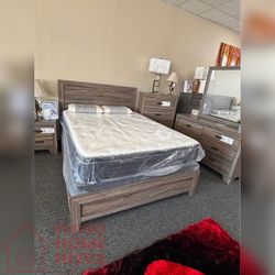 4- Pieces Wood finish king & Queen size bedset