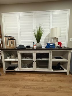 Tv console buffet table