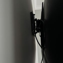 55" TV With TV Mount