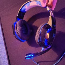 Blue Light Up Headphones