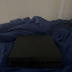 Slighty used Playstation 4 (can clean before i give it to you)