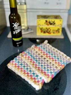 BEAUTIFULLY HANDMADE POT HOLDERS