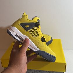 Jordan 4 Lightning 