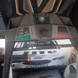 Pro Form 765 I Interactive Trainer Treadmill