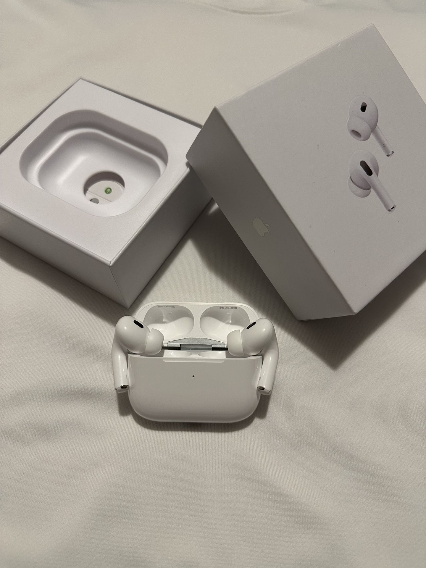 AirPods Pro 2nd Generation MagSafe Wireless Charging Case USB-C with ANC