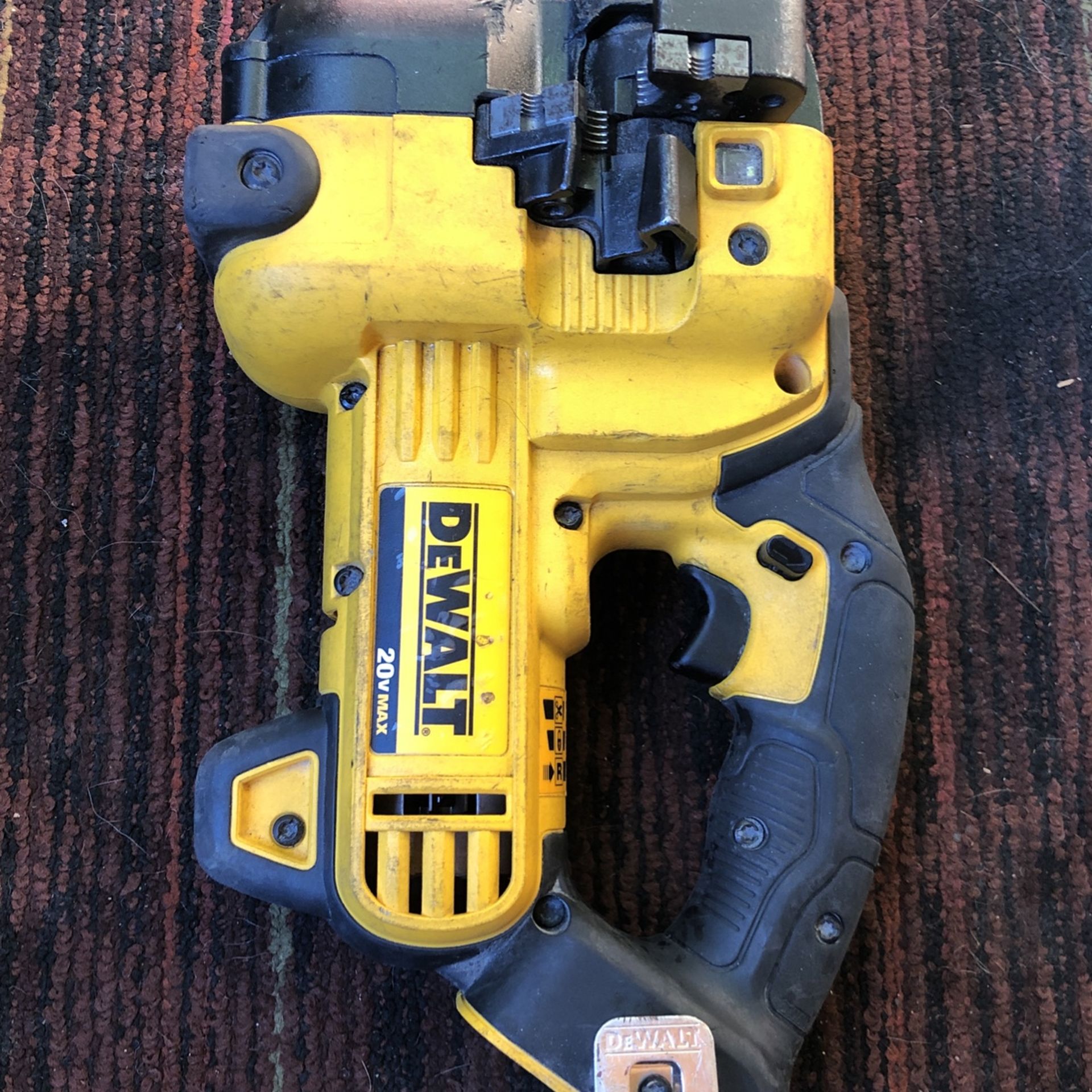 Dewalt Model DCS350 Threaded Rod Cutter 20 V Max Cordless
