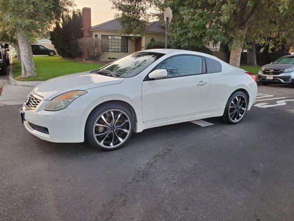 2009 Nissan Altima 2 door coupe 2.5s for Sale in Long Beach, CA - OfferUp