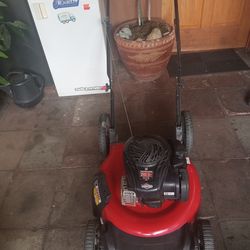 Yard Machine lawn mower 550ex 140cc