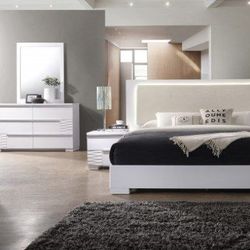 Queen Size Modern Platform Bedroom Set 