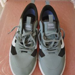 ULTRA RANGE New Van's Sneakers size 11 Men's Or 10 for Women 