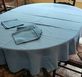 Vtg Set- Oval Light Blue Tablecloth & Napkins (7)