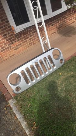 Jeep Wrangler grey grill