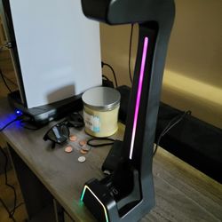 Tilted Nation Head Stand