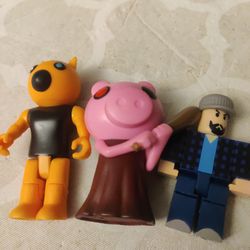 3 roblox figurines